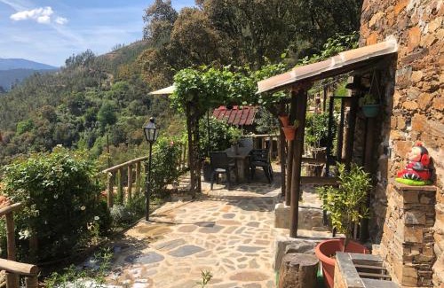 Gois Ski Chalet | Ceira Cottage: Pet-Friendly Retreat with Oceanfront Views