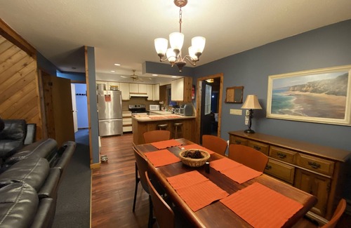 Lake Ariel Ski Chalet | Experience Willow’s Place: Pool & Mini Golf Awaits You!