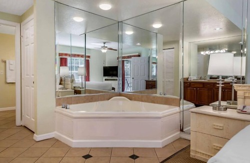 West Kissimmee Hotel | Discover Celebration's Best with Pool and Full Kitchen