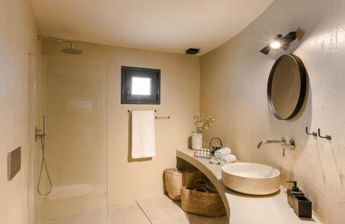 Lixouri Apartment | Celés Suite in Kefalonia with Balcony Nomadē Agora