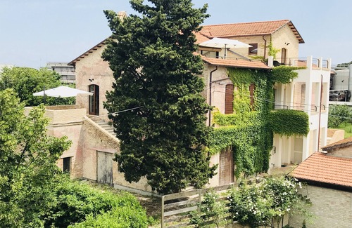 Martinsicuro Apartment | Celeste Apartment: Renovated Farmhouse by the Sea