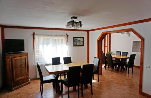 Moeciu de Sus House | Delightful Celestia Hotel - Family-Friendly with Kitchenette