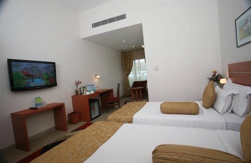 Bommaraspet Hotel | Inviting Celestia Suites at Leonia: Pool, Dining & More