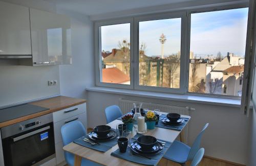 Favoriten Apartment | Sunny Penthouse with Terrace & Amazing View - 4 Star Stay