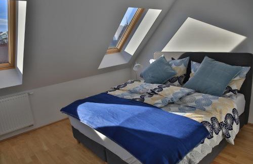 Favoriten Apartment | Sunny Penthouse with Terrace & Amazing View - 4 Star Stay