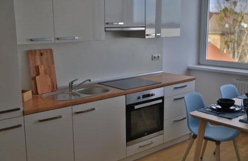 Favoriten Apartment | Sunny Penthouse with Terrace & Amazing View - 4 Star Stay