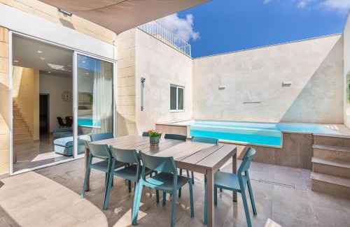 Xaghra House | Celestina Farmhouse: Pet-Friendly Retreat with Pool & High Ratings