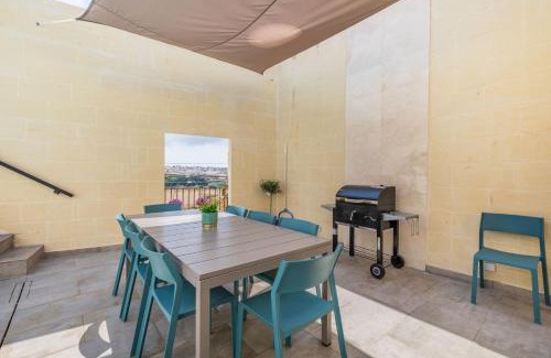 Xaghra House | Celestina Farmhouse: Pet-Friendly Retreat with Pool & High Ratings