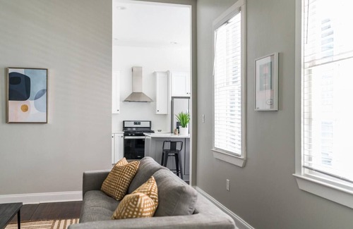 Radcliffeborough Apartment | Celestine Suite: Pet-Friendly Stay Near King Street