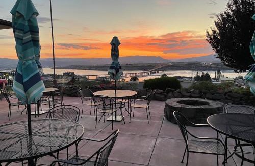 The Dalles Hotel | Discover Celilo Inn: Pet-Friendly Comfort with Pool Access