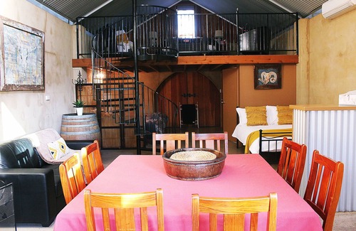 Dubbo Hotel | Exceptional Cellar Guesthouse - Family-Friendly Stays in Dubbo