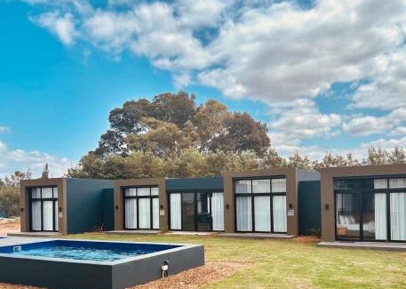 Robertson Apartment | Cellar Pods Red