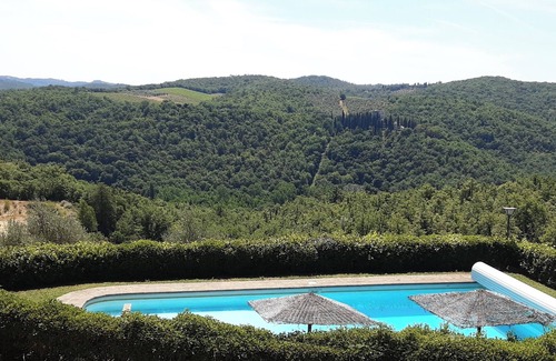 Gaiole in Chianti Villa | Celle di Lecchi is a characteristic Borgo on the hillside of Lecchi in Chianti