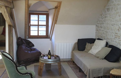 Vezelay Apartment | Family-Friendly Retreat at Cellier de l'abbaye - Tête à Tête