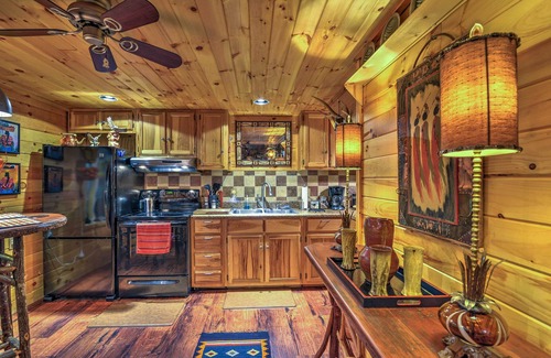 Celo Cabin | Celo Cabin w/ Deck in Pisgah National Forest