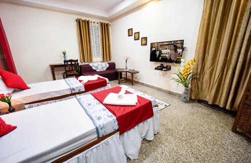 Santa Cruz House | Guest Rated Celso's Home Stay with Breakfast & Family Care