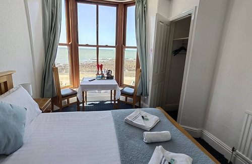 Aberystwyth House | Cozy Celtic Bay Guest House with Family-Friendly Amenities