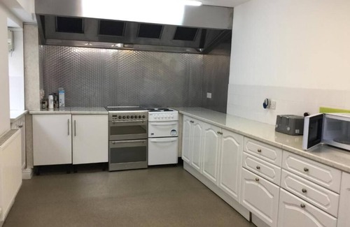 Aberystwyth House | Cozy Celtic Bay Guest House with Family-Friendly Amenities