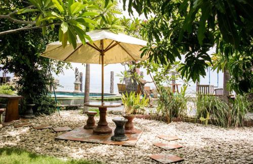 Penida Island House | Idyllic Cemara Beachfront Nusa Penida with Ocean Views
