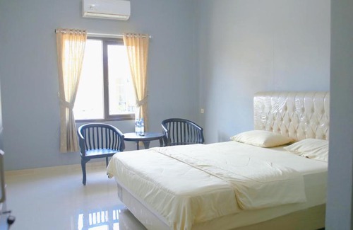 Rendeh House | Discover Cemara Guest House Syariah Kertajati - 4 Star Stay
