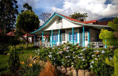 Oxapampa Hotel | Pet-Friendly Stay at Cemayu Lodge with Breakfast Included