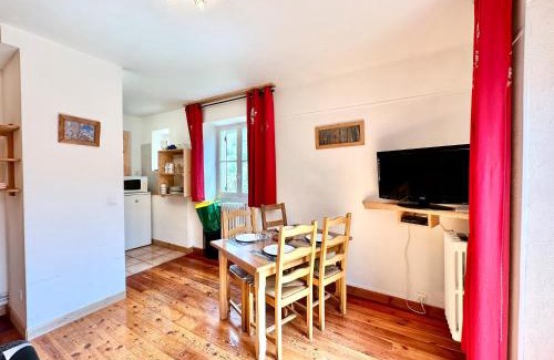 Ristolas Apartment | Cozy Family Retreat at Chez Agathe au Chalet de Ségure