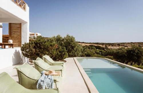 Koufonisia Villa | Discover Cemilion: Oceanfront Retreat with Top Amenities