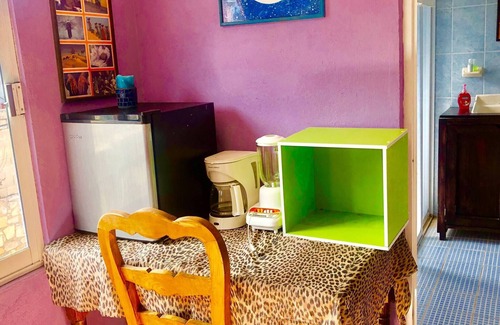 De Guadalupe Apartment | Budget-Friendly Central Comfy Studio with Breakfast Included
