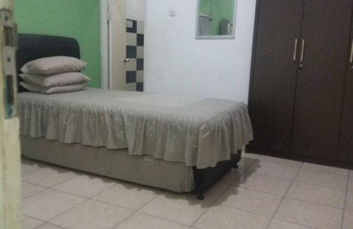 Gedongtataan House | Budget-Friendly Cendrawasih Syariah Homestay with Breakfast