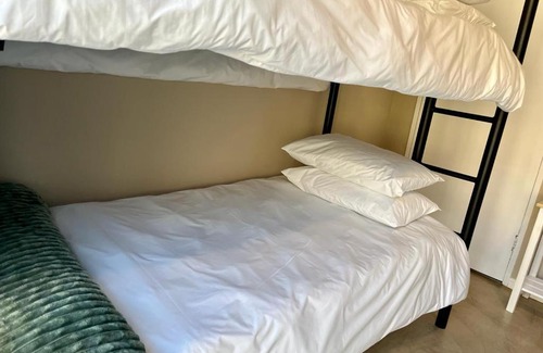Nahoon House | Family-Friendly Cenikma Guest Suites with Oceanfront Views