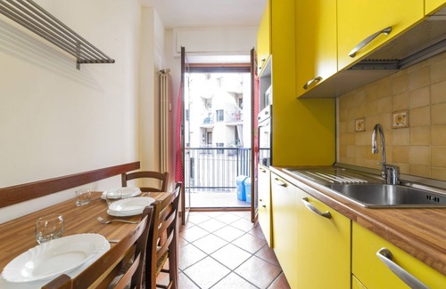Bullona Apartment | Inviting Cenisio M5 Apartment with Balcony & Breakfast