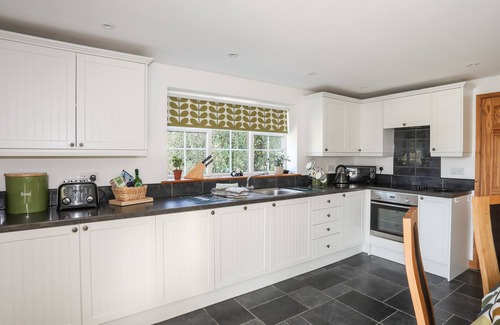 Llanystumdwy Cottage | Family-Friendly CENNIN: Oceanfront Haven in Criccieth