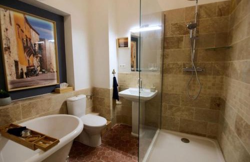 Apt Apartment | Discover Cent Cinq: Unique Apartments with Pool in Apt