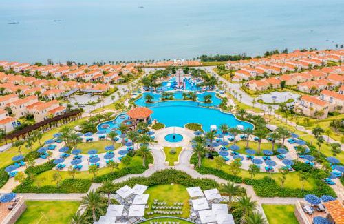 East Ham Tien Beach Resort | Experience Centara Mirage Resort Mui Ne: Oceanfront Relaxation