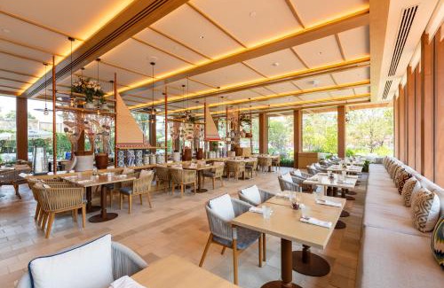 Ayutthaya Hotel | Discover Centara Ayutthaya: Family-Friendly with Pool & Dining