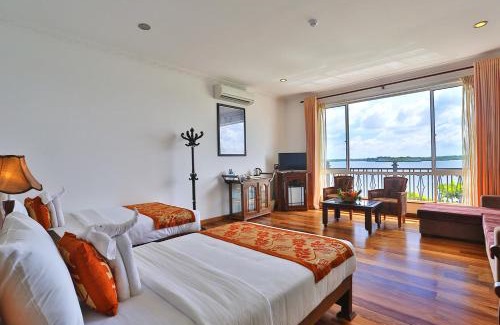 Embilipitiya Hotel | Idyllic Centauria Lake Resort with Private Pool & Breakfast