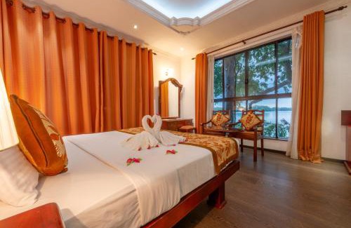 Embilipitiya Hotel | Idyllic Centauria Lake Resort with Private Pool & Breakfast