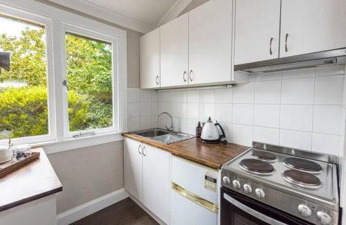 Bowral Apartment | Experience Centennial Cottage 2 - Botanica: Guest Rated 9/10