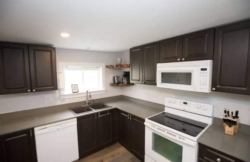 Powell River Apartment | Centennial Guest Suite: Oceanfront Retreat with Breakfast