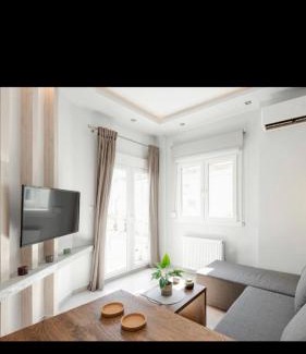 Thessaloniki City Centre Apartment | Center at Al Svolou str -50 sqm - 3 p - 2 balconies -2 Tvs - Optical fiber - Washine machine - Fully equipped kitchen - 8th floor