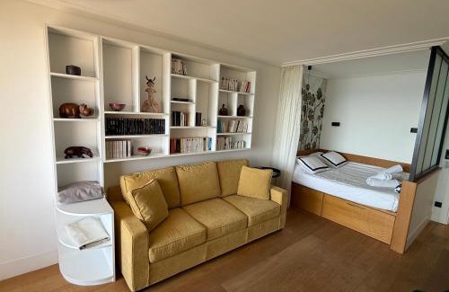 Juan-les-Pins Apartment | Center Bay: Oceanfront Retreat with Top Guest Ratings