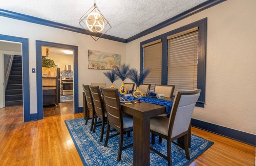 Memphis House | Prime Center City Stay with Lake Views and Spa Amenities