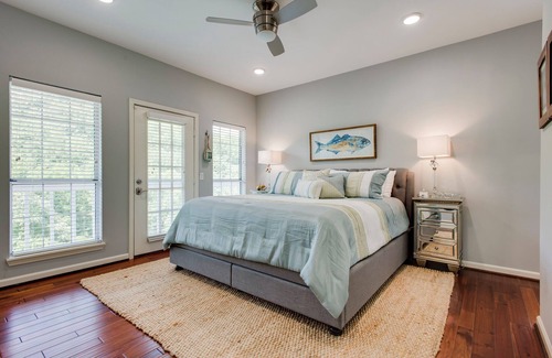 Silver Point House | Lake House Retreat: Walk to Hurricane Marina, Sleeps 10