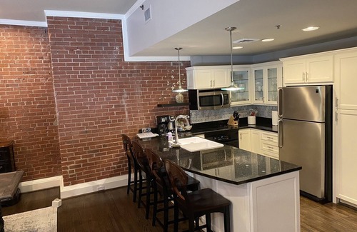 Greenville Downtown Condo | Downtown Retreat: Upscale 1Br with Patio & Private Entry