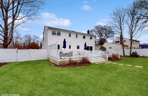 Jamesport House | Center of Jamesport, New Pool!