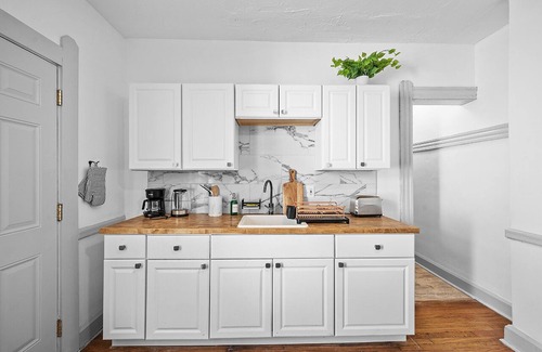 Little Italy Apartment | Premier Stay in Little Italy with Family-Friendly Amenities