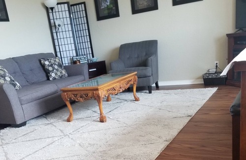 Ocean Shores Condo | Cozy Center of Town Retreat with Fireplace & Free Wi-Fi