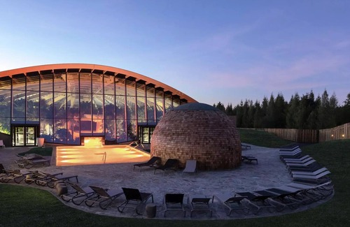 Hattigny House | Cozy Center Parcs Cottage with Spa & Family Amenities