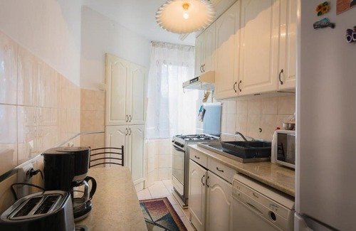 Tirgu Mures Apartment | Top-Rated Center View Hotel with Family-Friendly Amenities