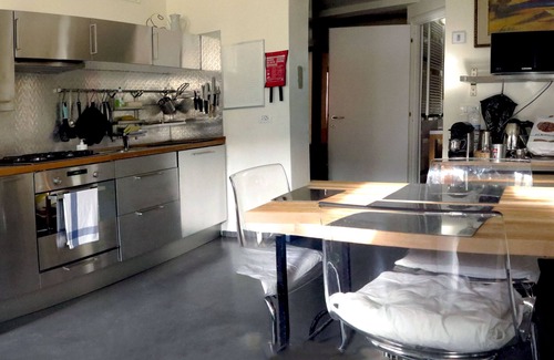 Parma City Centre Apartment | Prime Location with Wi-Fi, Pool & Spa - Guest Rated 9.8
